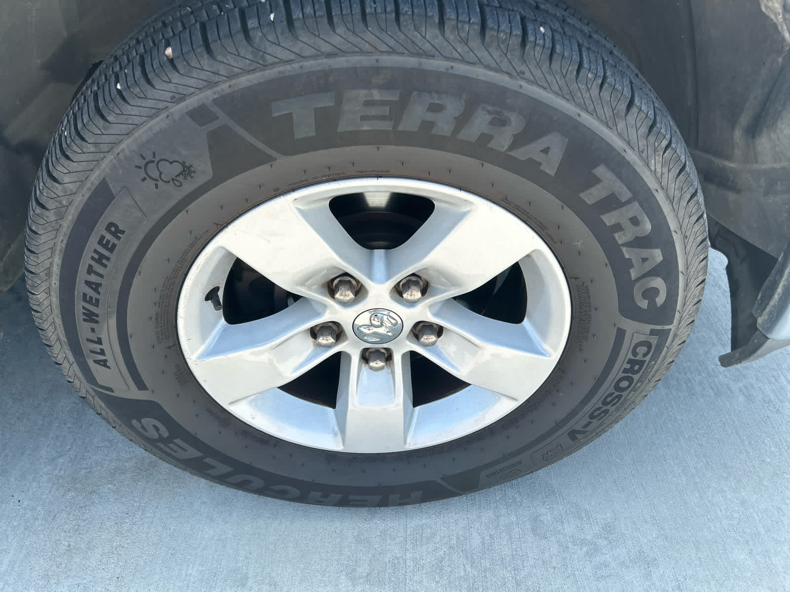 2017 Ram 1500 SLT photo 7
