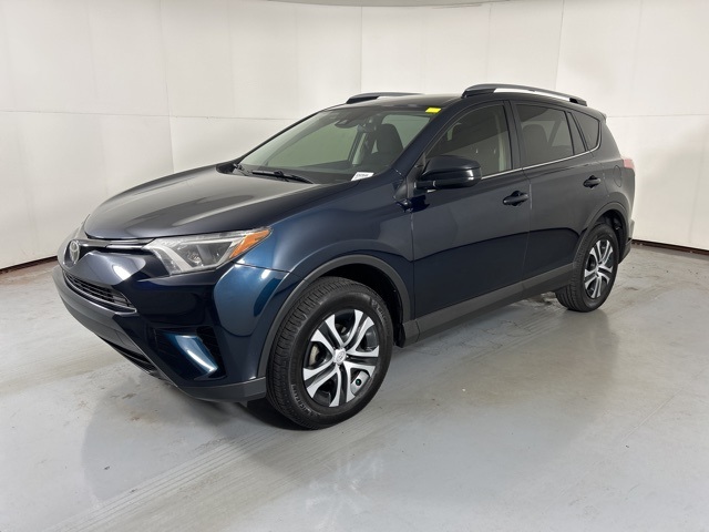 2018 Toyota RAV4 LE photo 4