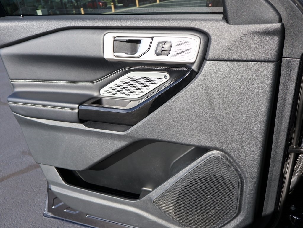 2021 Ford Explorer ST photo 37