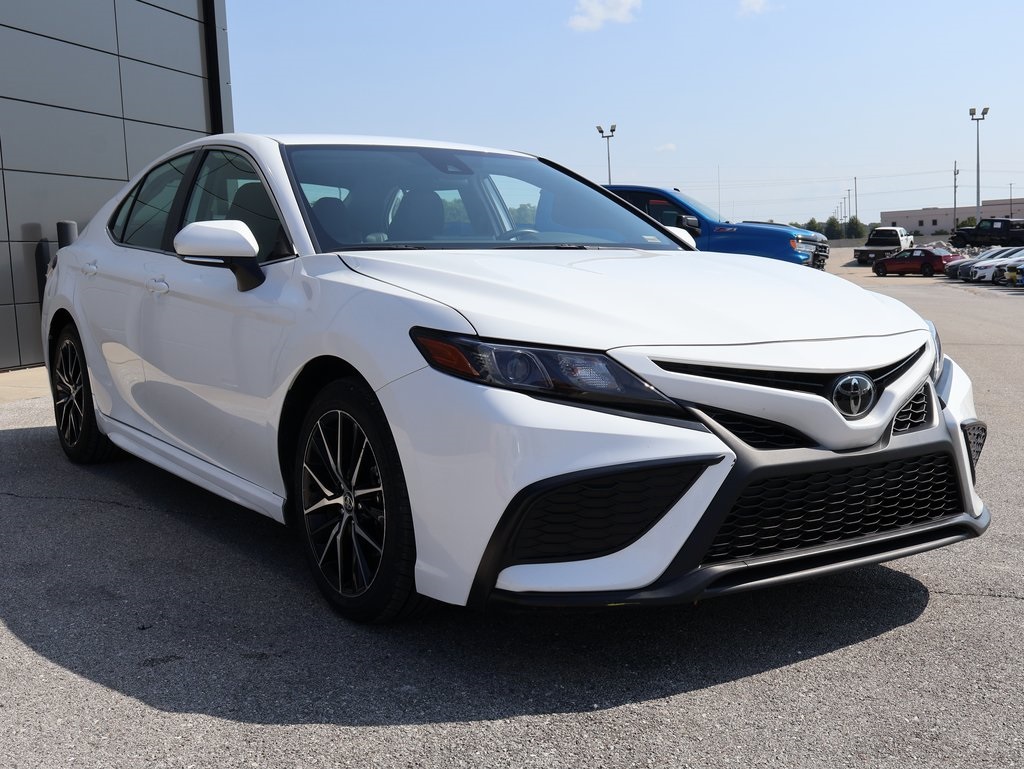 2024 Toyota Camry SE photo 6