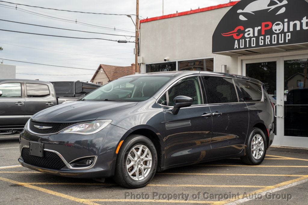 2020 Chrysler Pacifica Touring's photo
