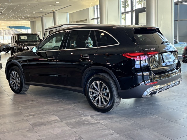 2026 Mercedes Benz GLC 300 4MATIC photo 3