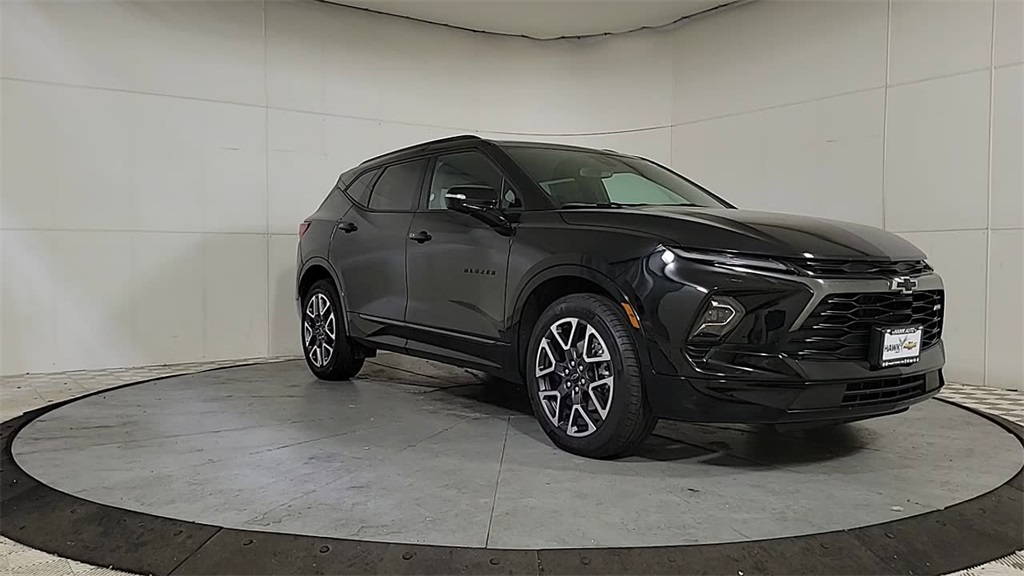 2025 CHEVROLET BLAZER - Image 2