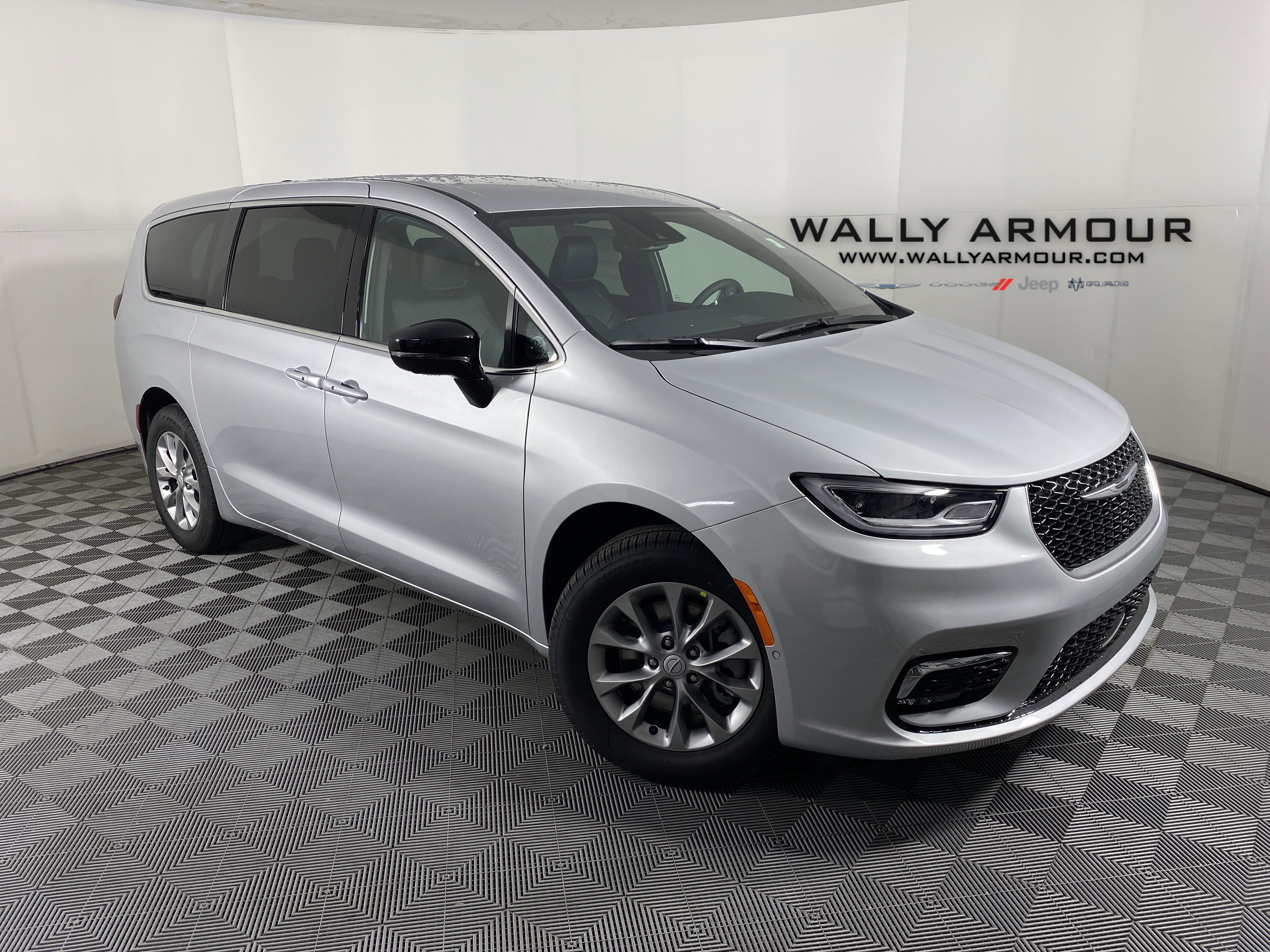 2026 Chrysler Pacifica Select's photo