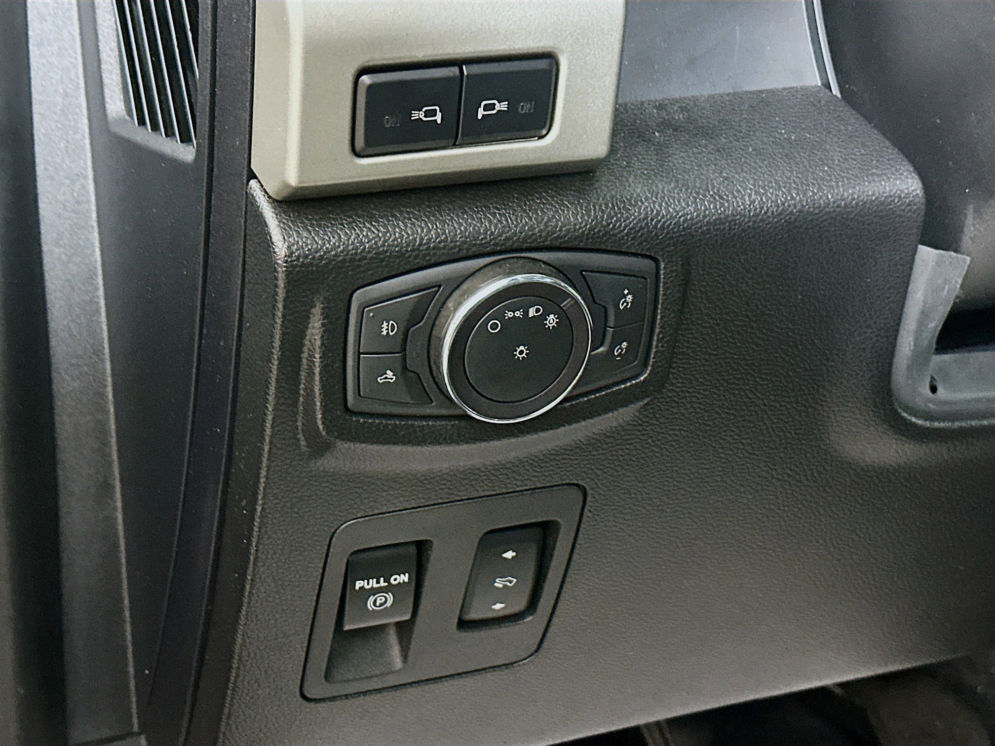 2020 Ford F-150 Lariat photo 9
