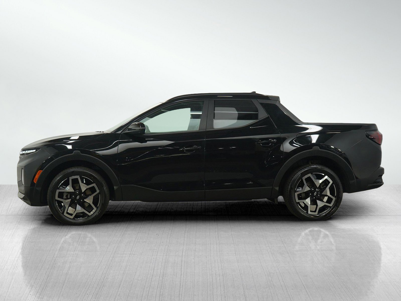Used 2022 Hyundai Santa Cruz Limited with VIN 5NTJEDAF7NH010701 for sale in Brooklyn Park, Minnesota