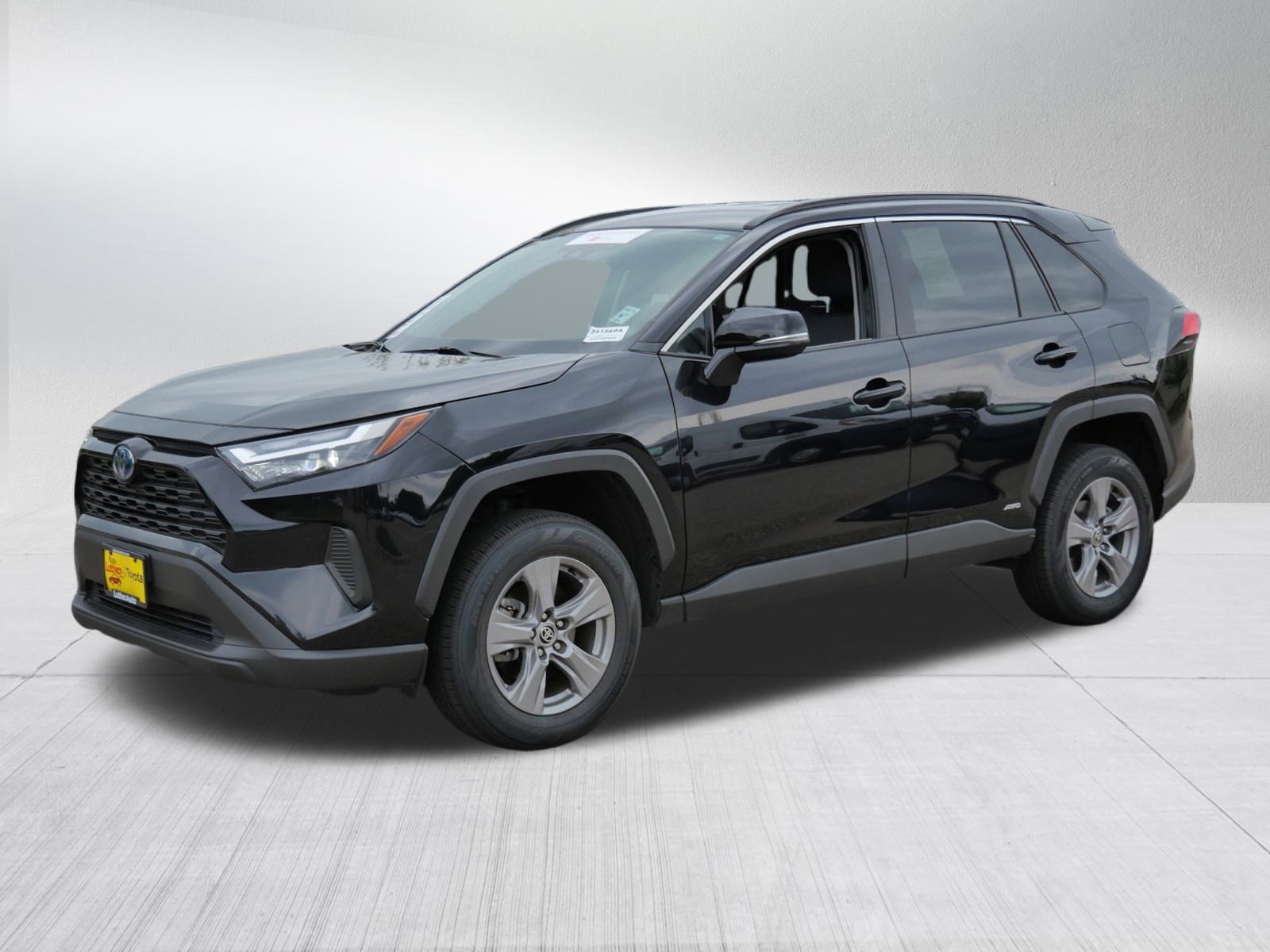 2023 Toyota RAV4 Hybrid XLE photo 2