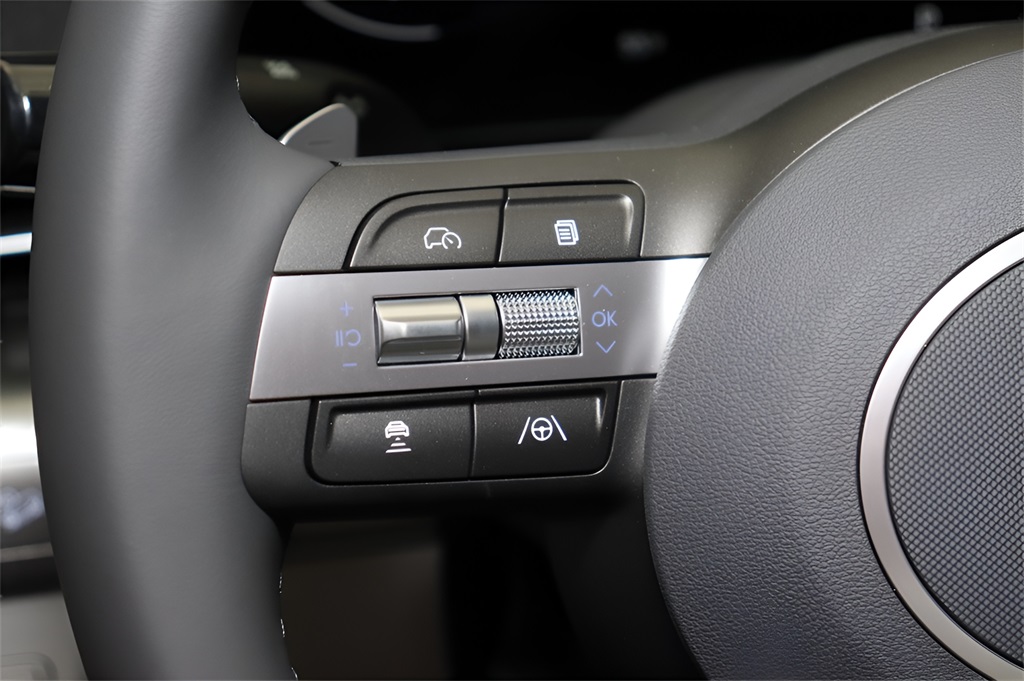 2025 Hyundai Kona SEL photo 8