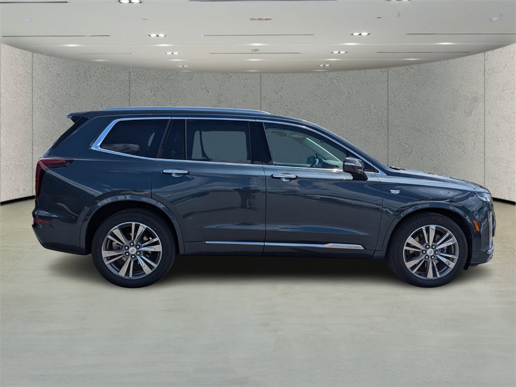 2021 Cadillac XT4 Premium Luxury photo 2