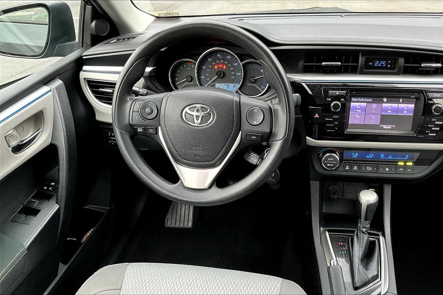 2016 Toyota Corolla LE photo 5