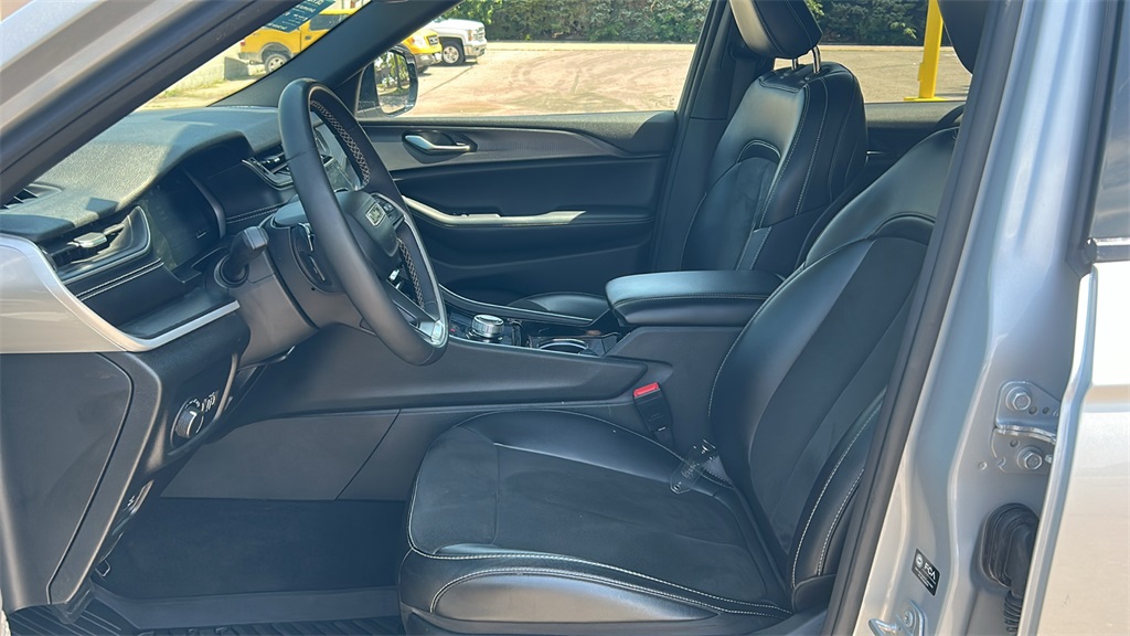 2023 Jeep Grand Cherokee Altitude photo 9