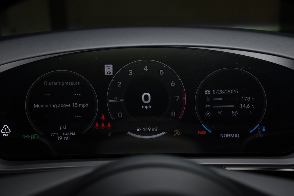 2025 Porsche Cayenne photo 21