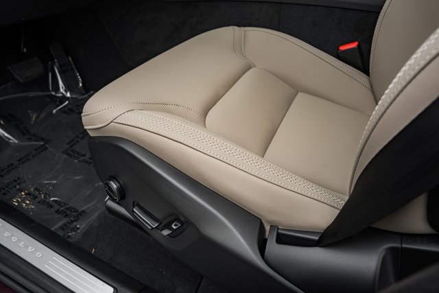 2026 Volvo XC60 B5 Hybrid photo 29
