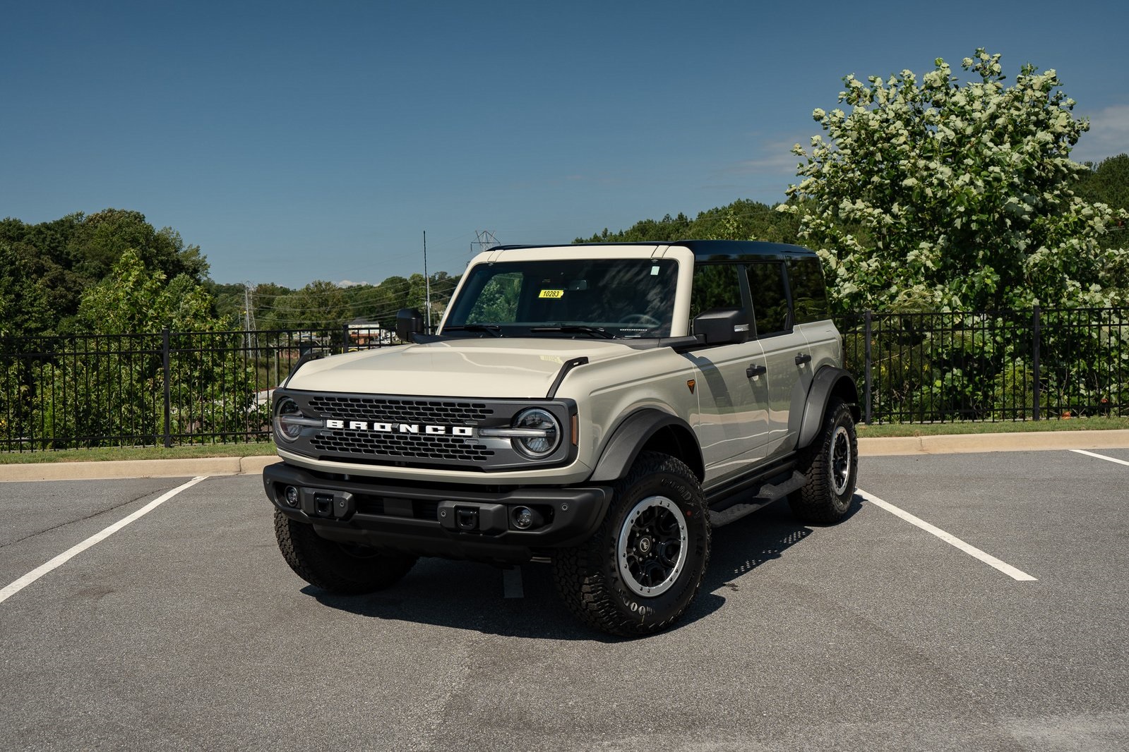 2025 Ford Bronco Badlands photo 2