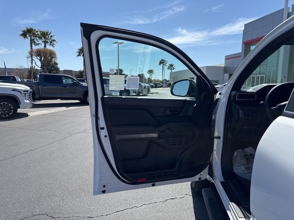 2025 Toyota Tacoma SR5 photo 7