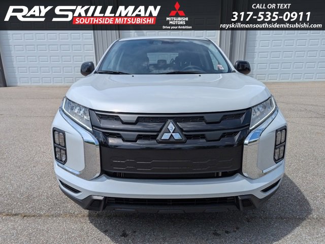 2025 Mitsubishi Outlander Sport LE photo 2