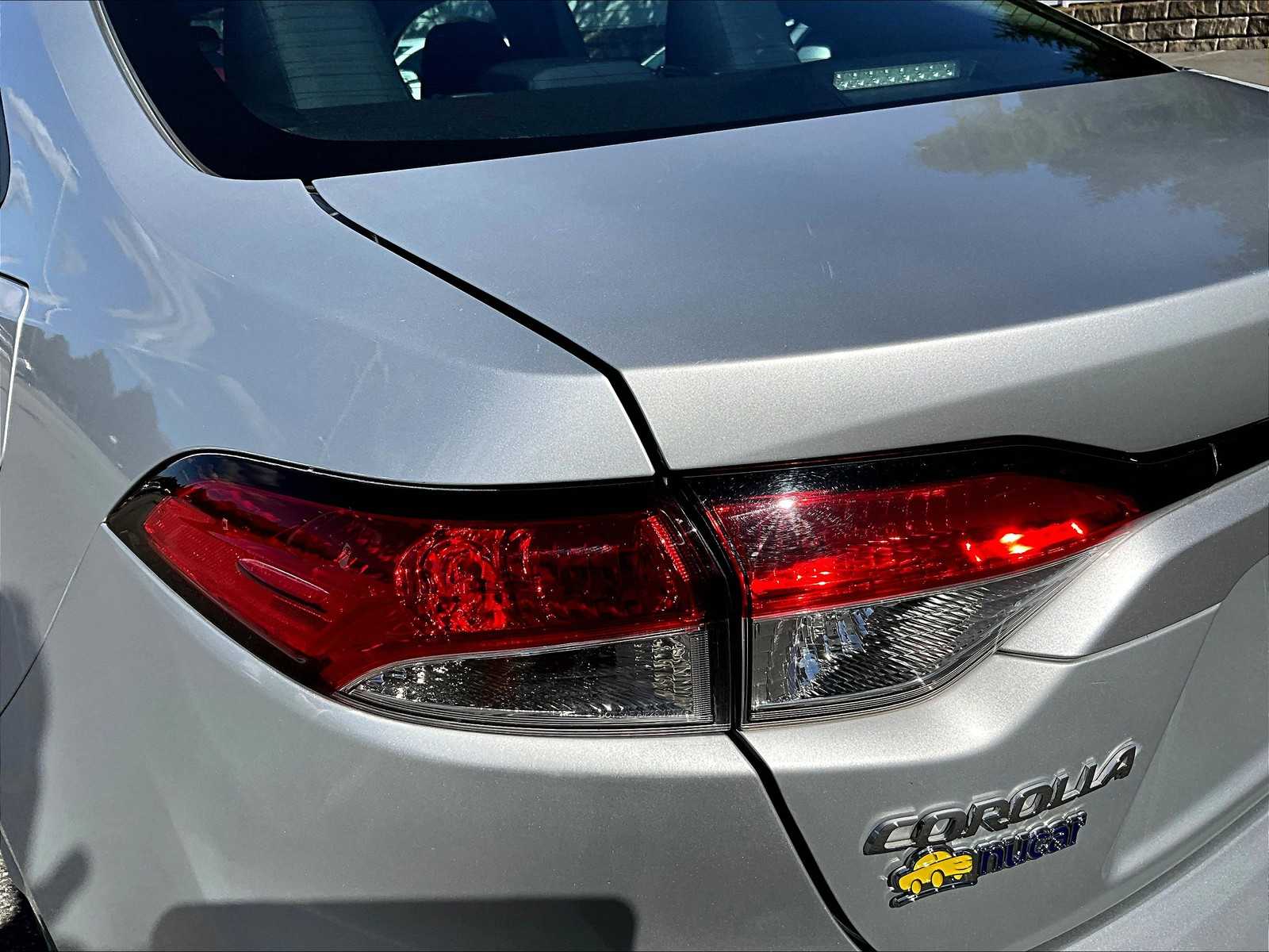 2021 Toyota Corolla LE photo 33