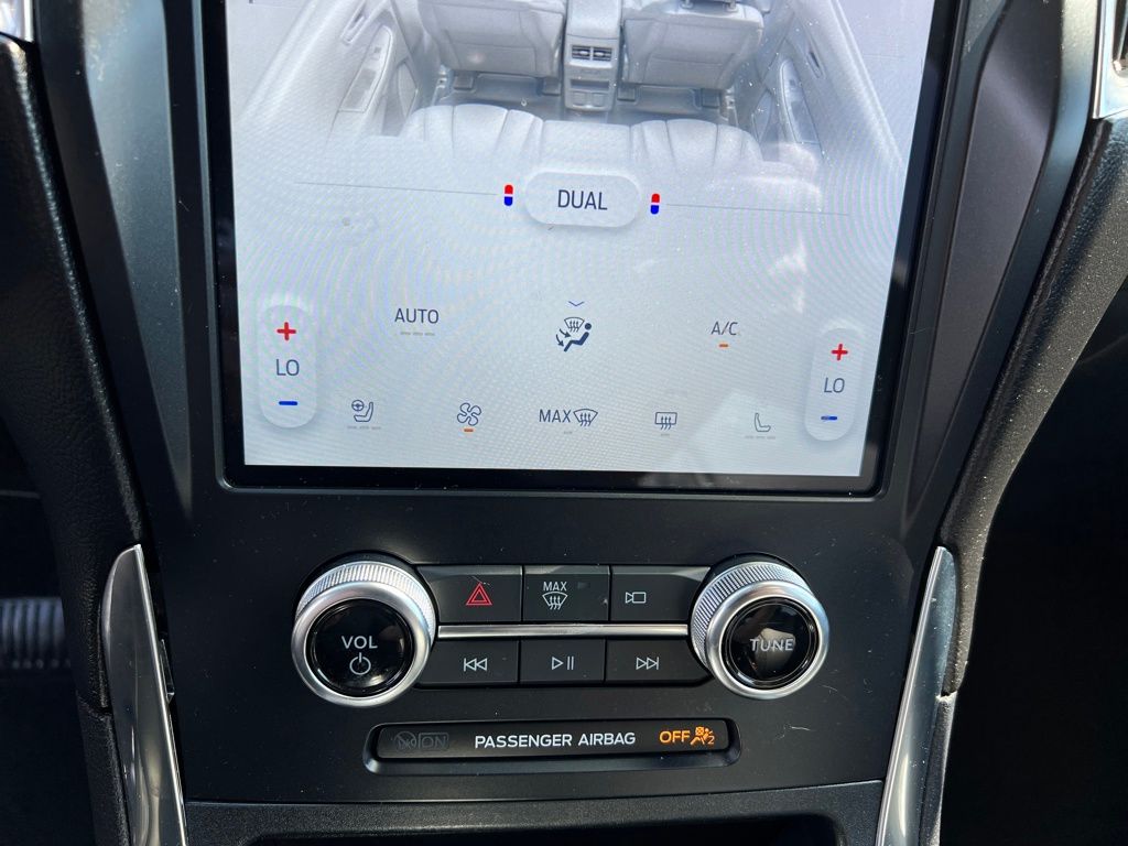 2024 Ford Edge Titanium photo 19
