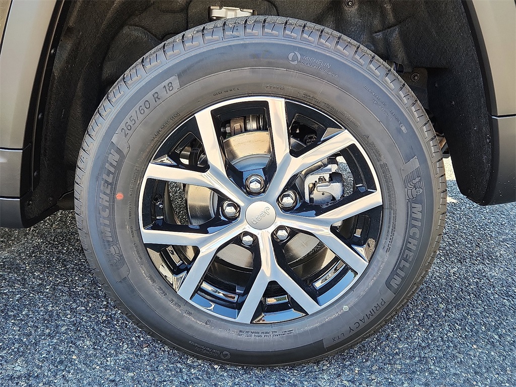 2025 Jeep Grand Cherokee Limited photo 3