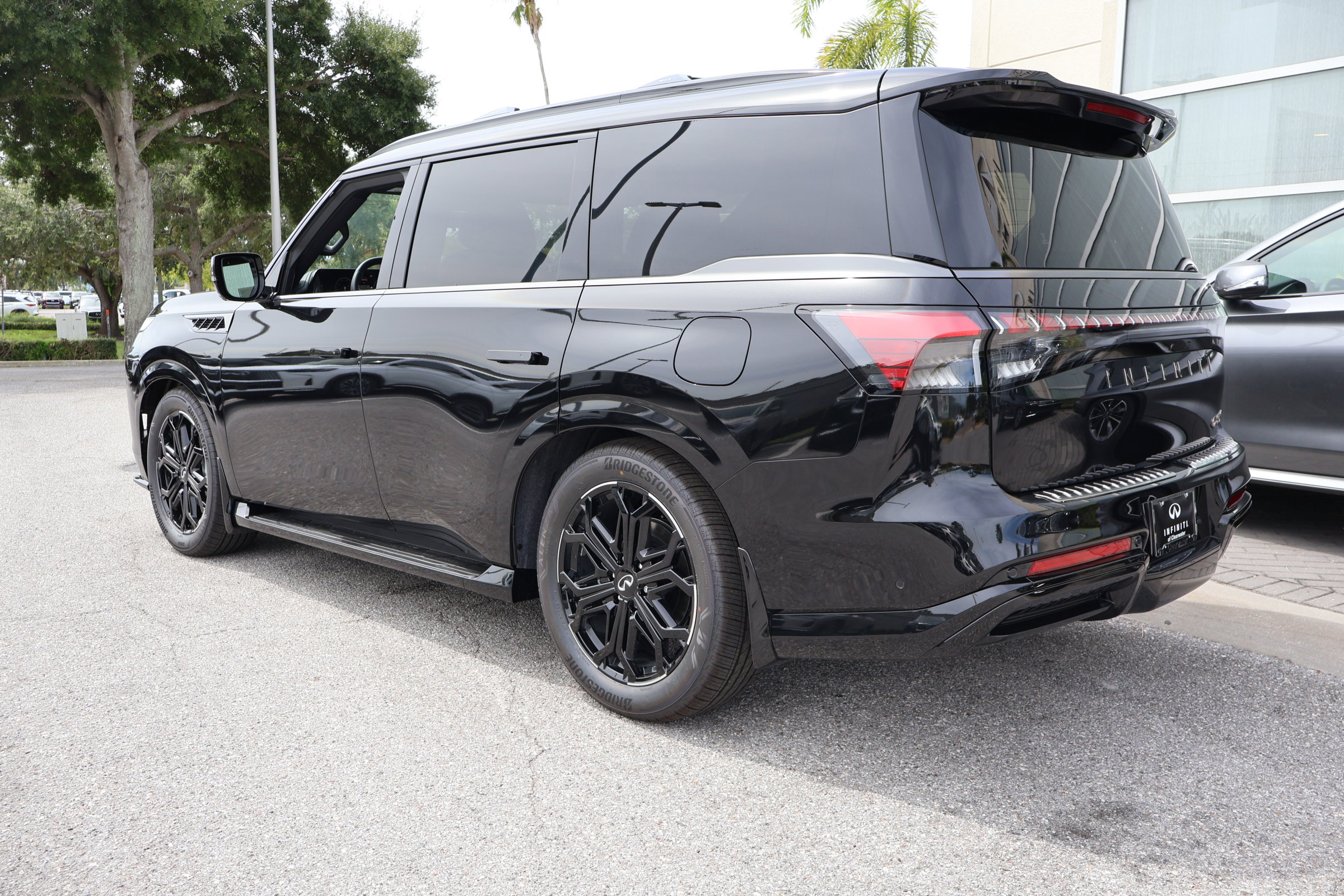 2026 Infiniti QX80 Sensory photo 3