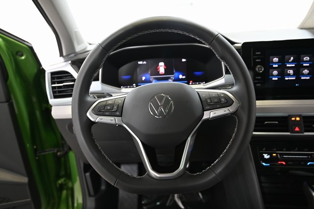 2025 Volkswagen Taos SE photo 3