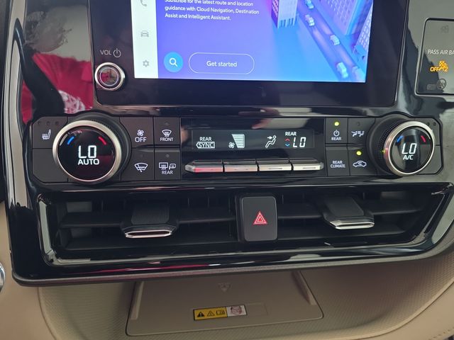 2023 Toyota Highlander L photo 18