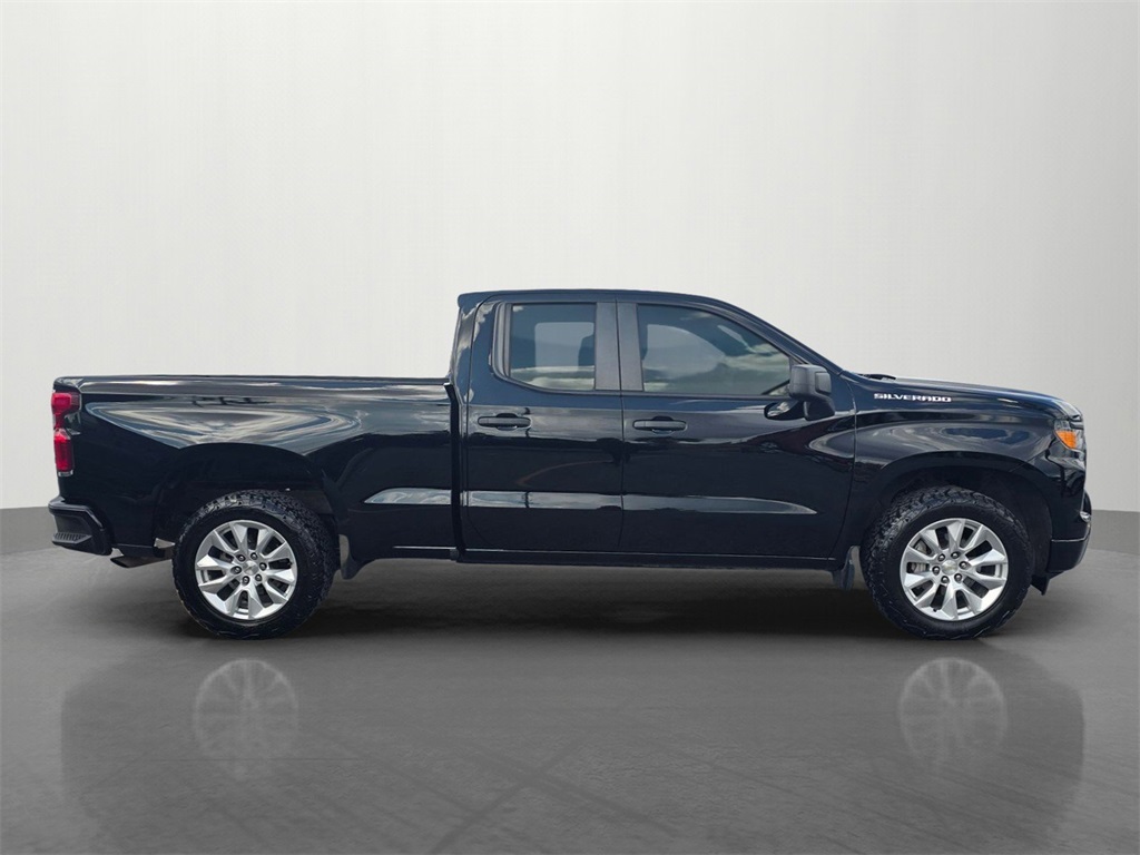 2023 Chevrolet Silverado 1500 Custom photo 4