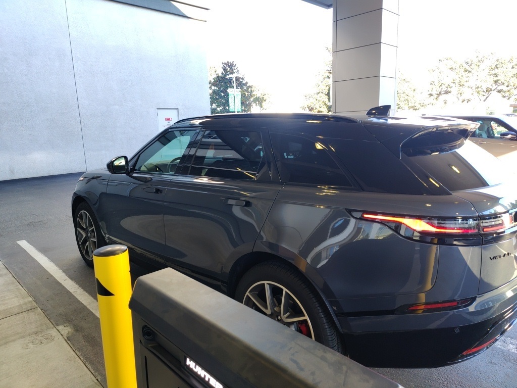 2025 Land Rover Range Rover SE photo 4