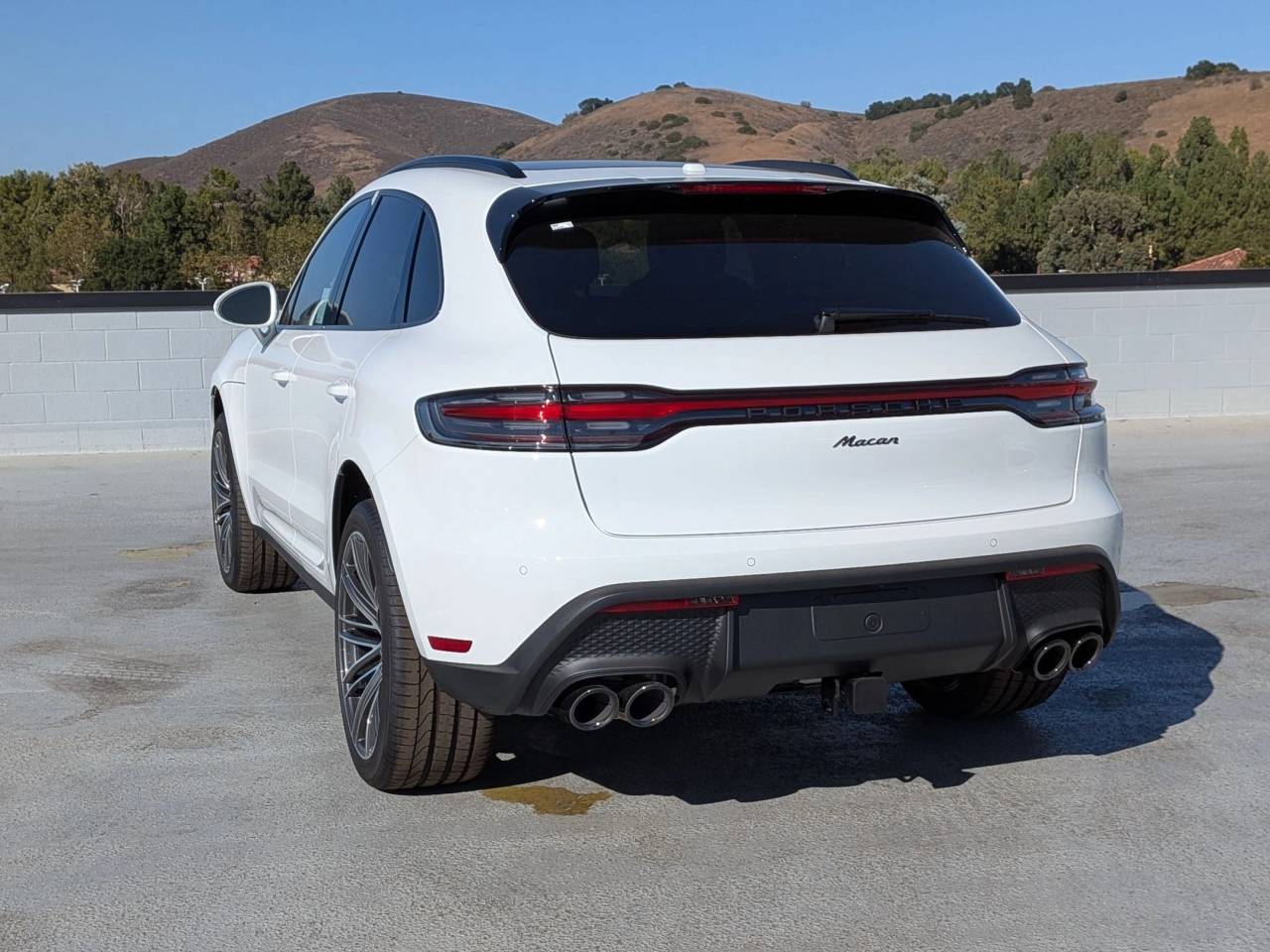 2025 Porsche Macan T photo 3