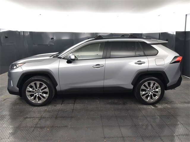 2021 Toyota RAV4 XLE Premium photo 3