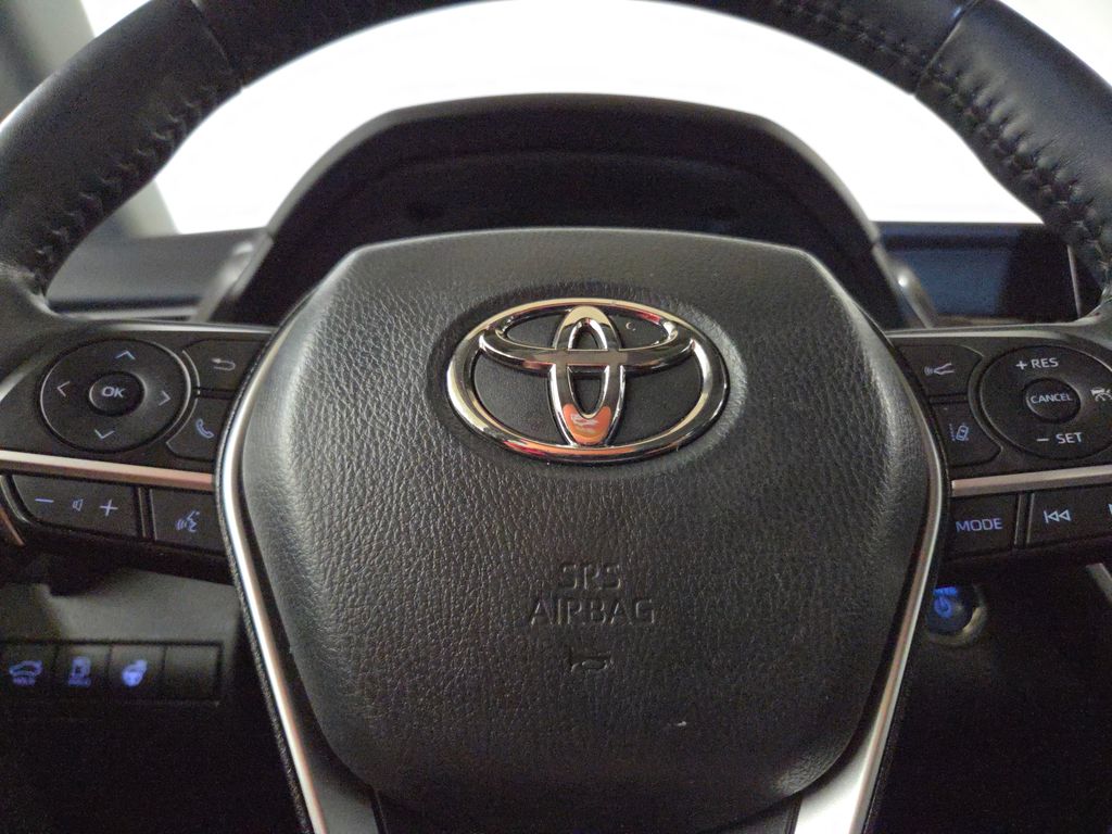 2022 Toyota Camry Hybrid LE photo 19