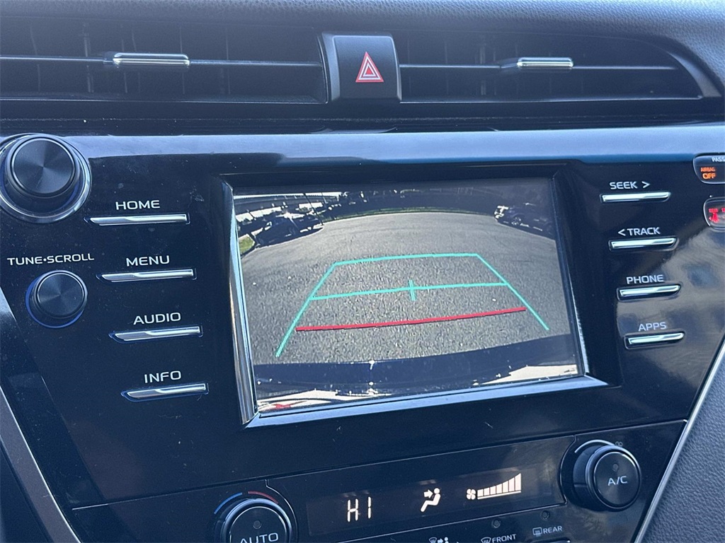 2018 Toyota Camry SE photo 4