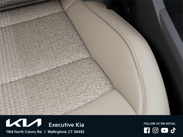 2025 Kia Niro EX photo 18