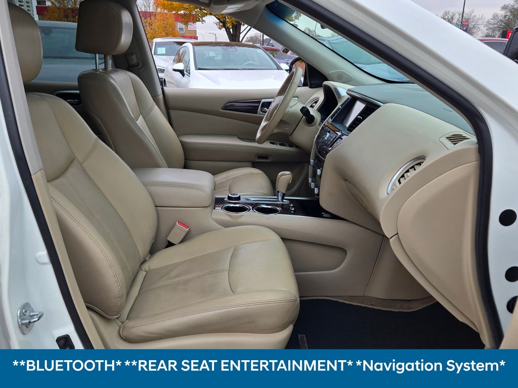 2015 Nissan Pathfinder Platinum photo 4