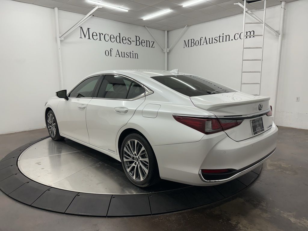 2021 Lexus ES 300h photo 5