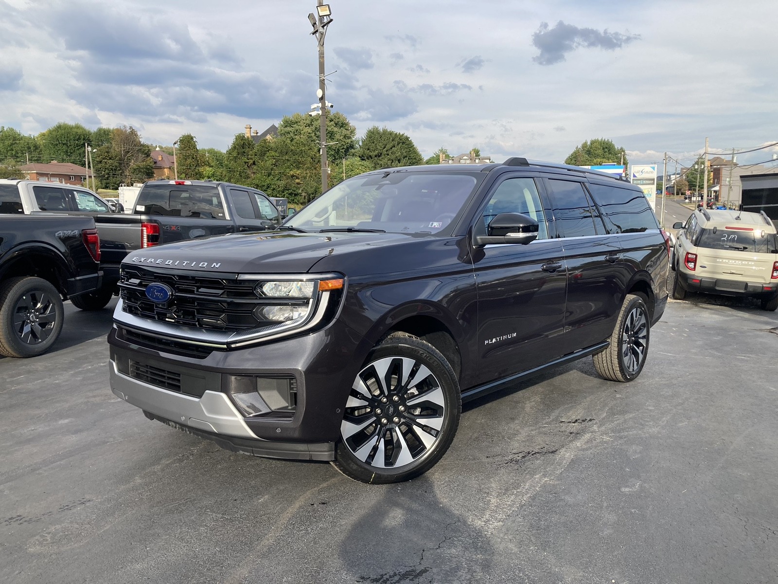 2025 Ford Expedition Platinum's photo