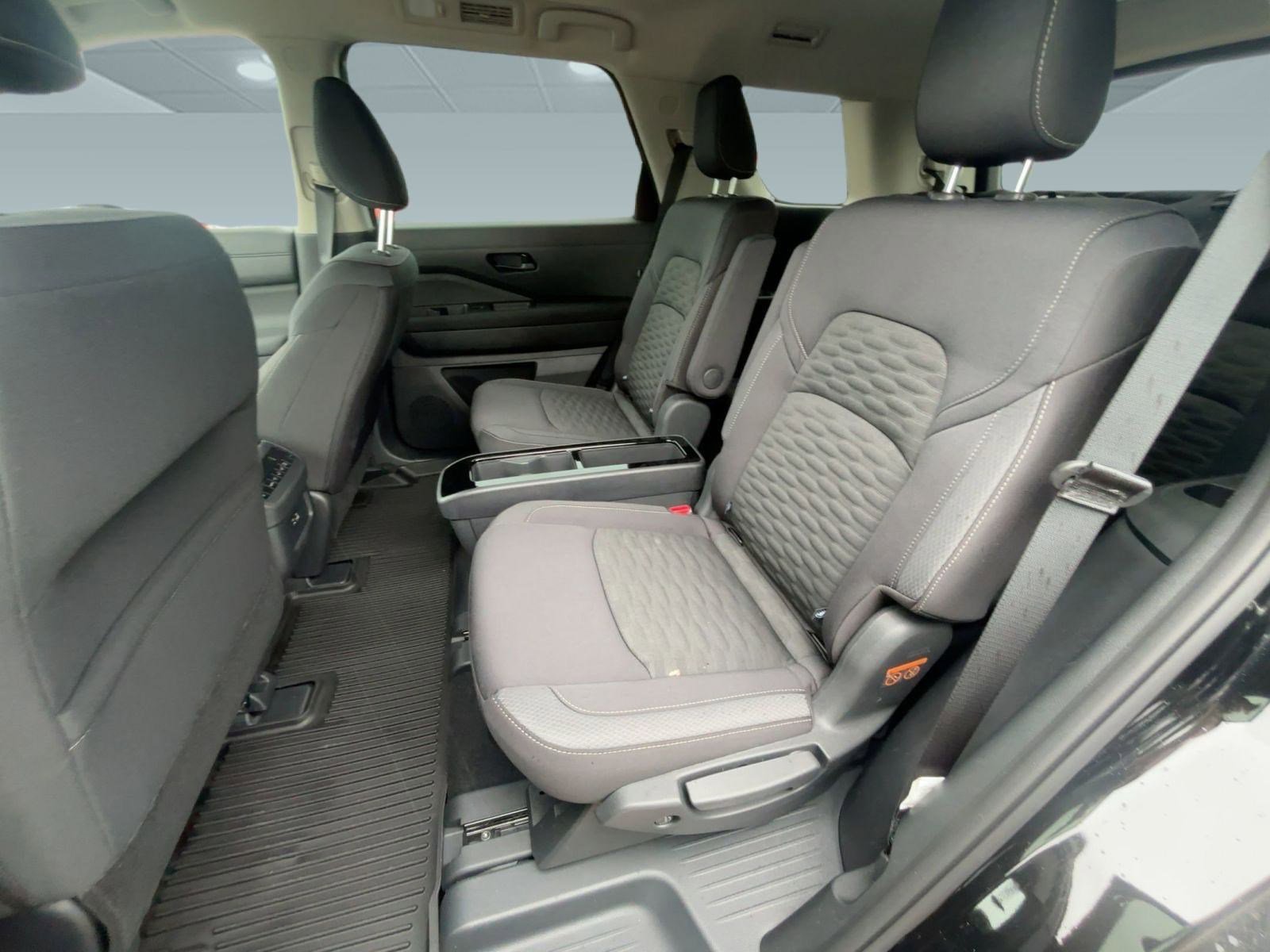 2025 Nissan Pathfinder SV photo 14