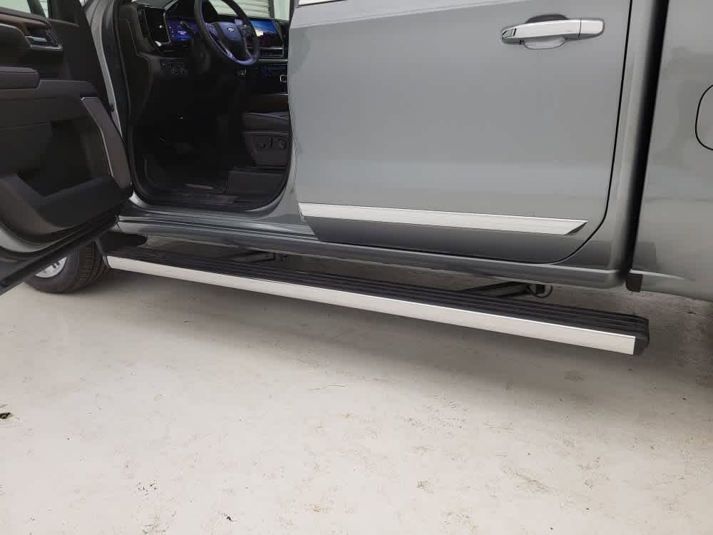 2025 Chevrolet Silverado High Country photo 2