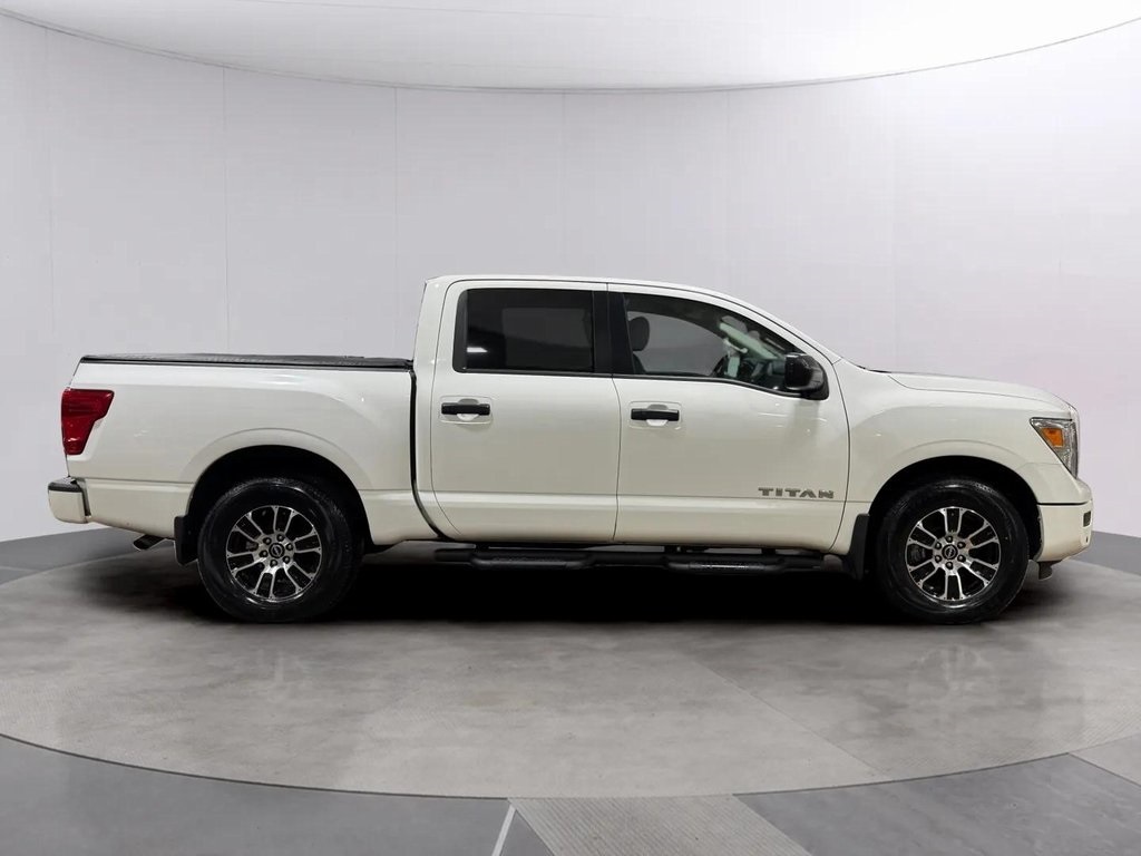 2023 Nissan Titan SV photo 2