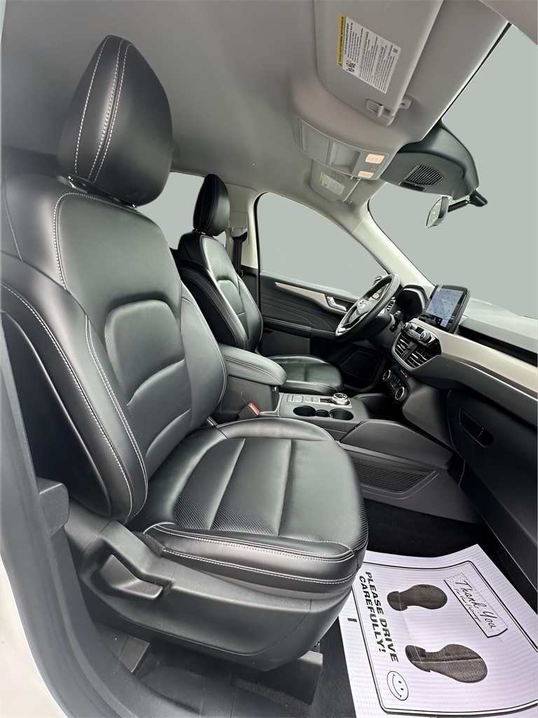 2022 Ford Escape SEL photo 17