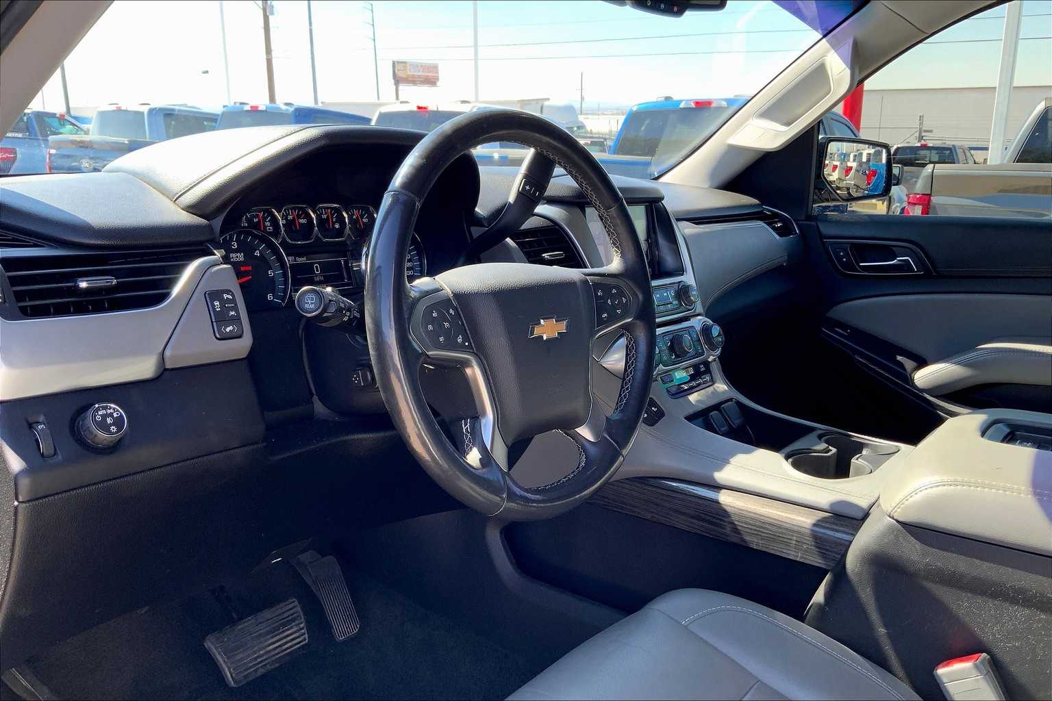 2016 Chevrolet Suburban LT photo 15
