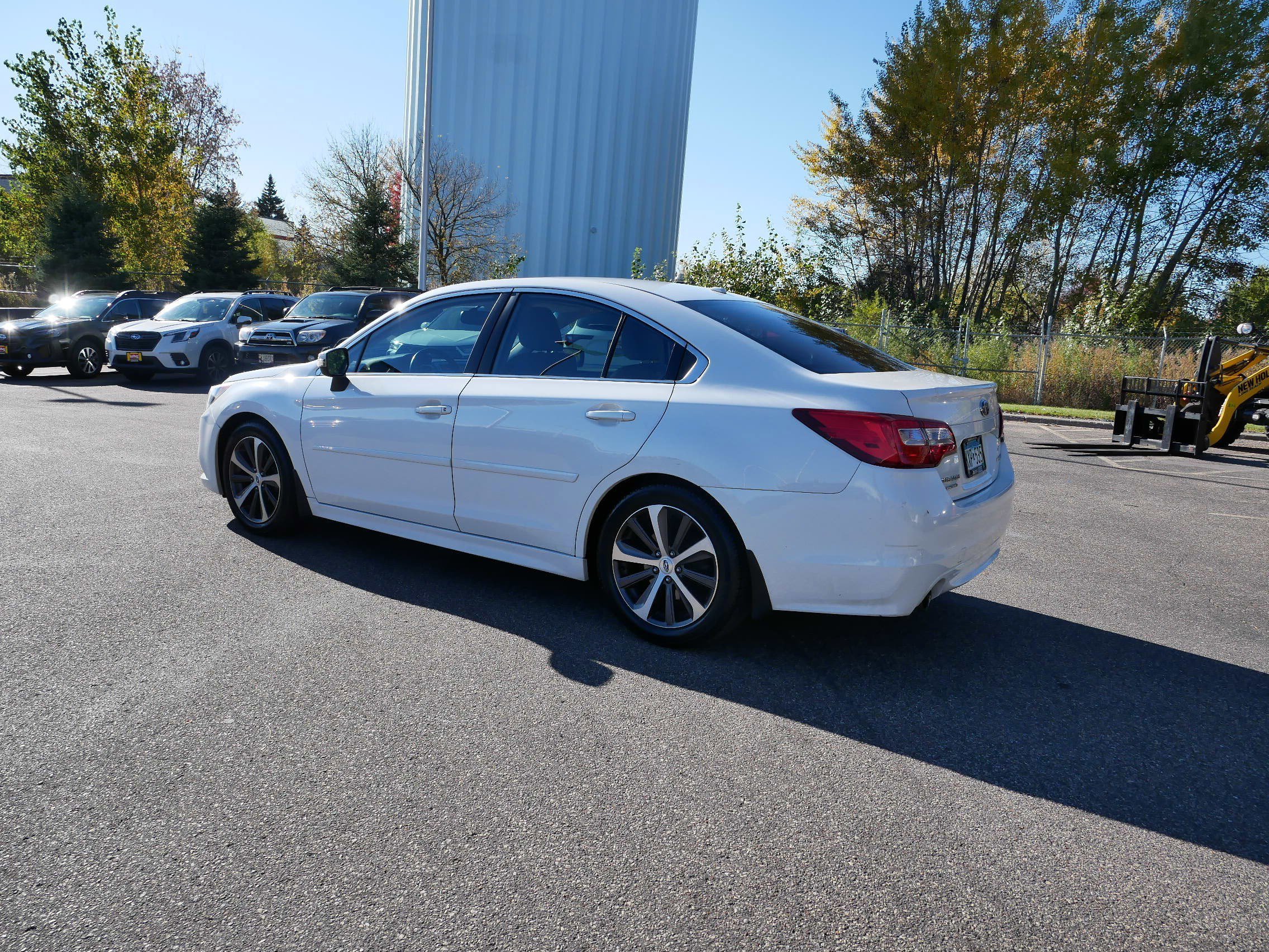 2015 Subaru Legacy 2.5i Limited photo 3