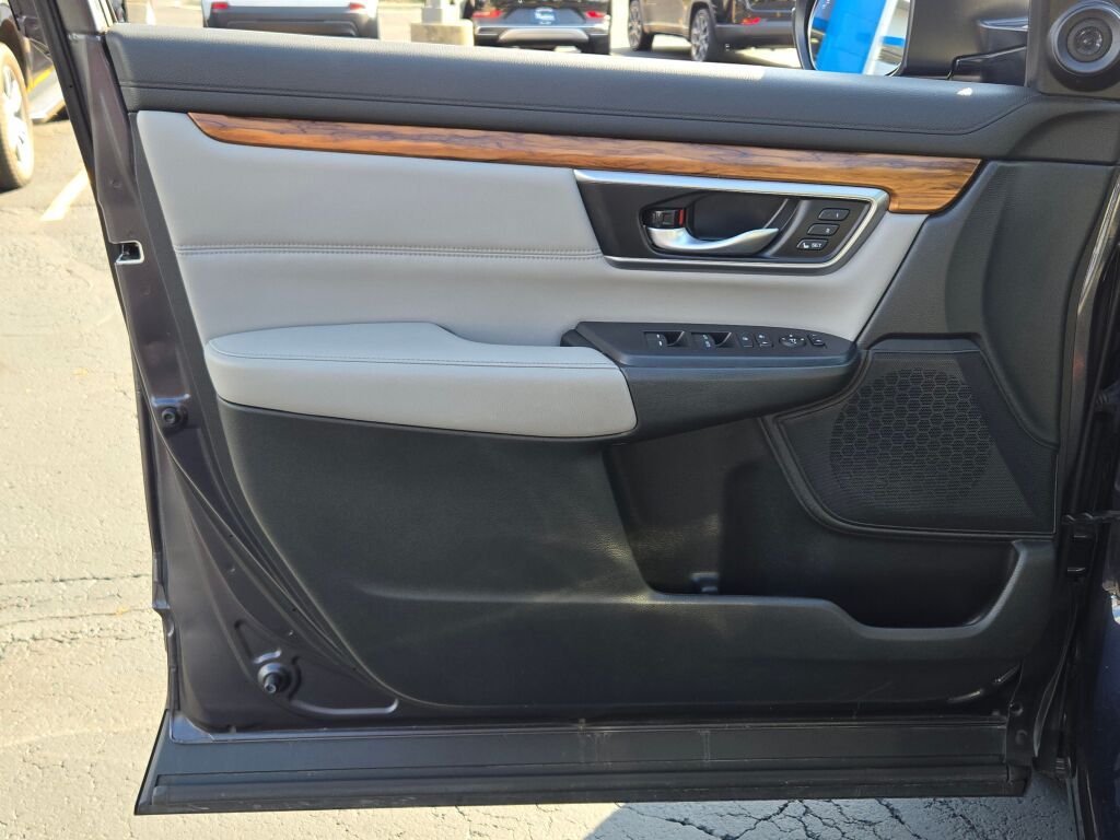 2019 Honda CR-V Touring photo 17