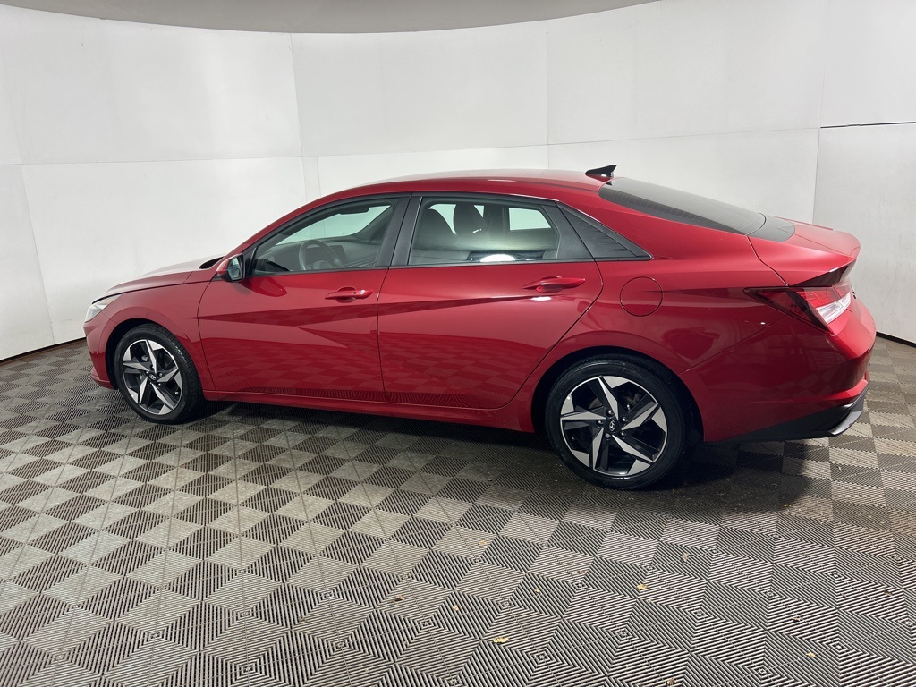 2023 Hyundai Elantra SEL photo 11