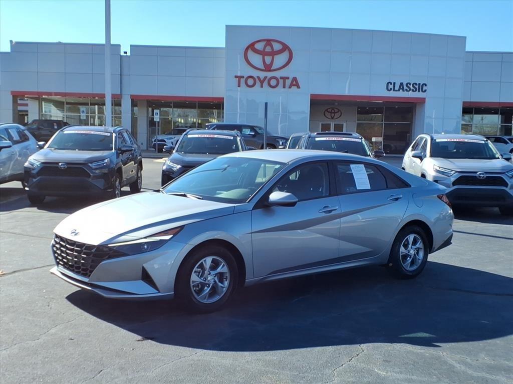 2023 Hyundai Elantra SE's photo