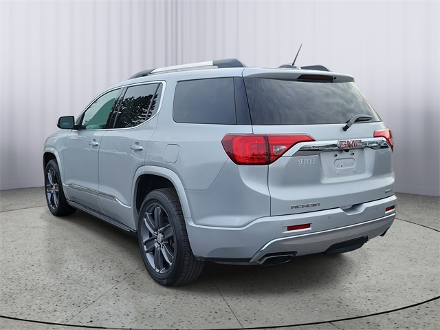 2017 Gmc Acadia Denali photo 2