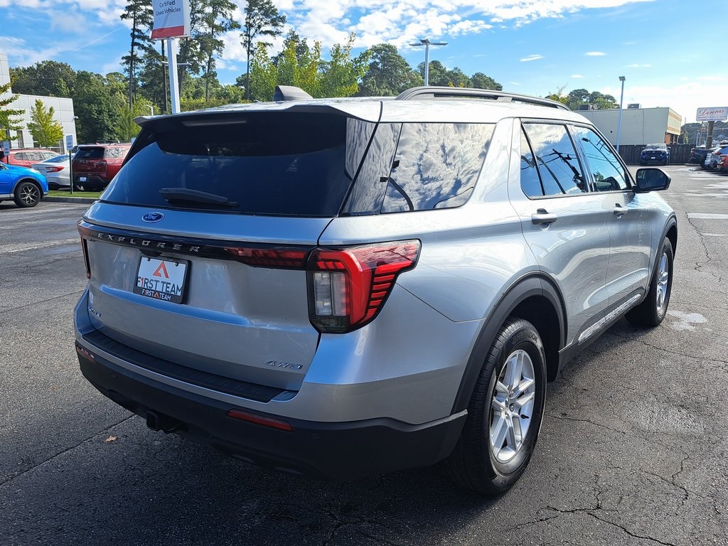 2025 Ford Explorer photo 6