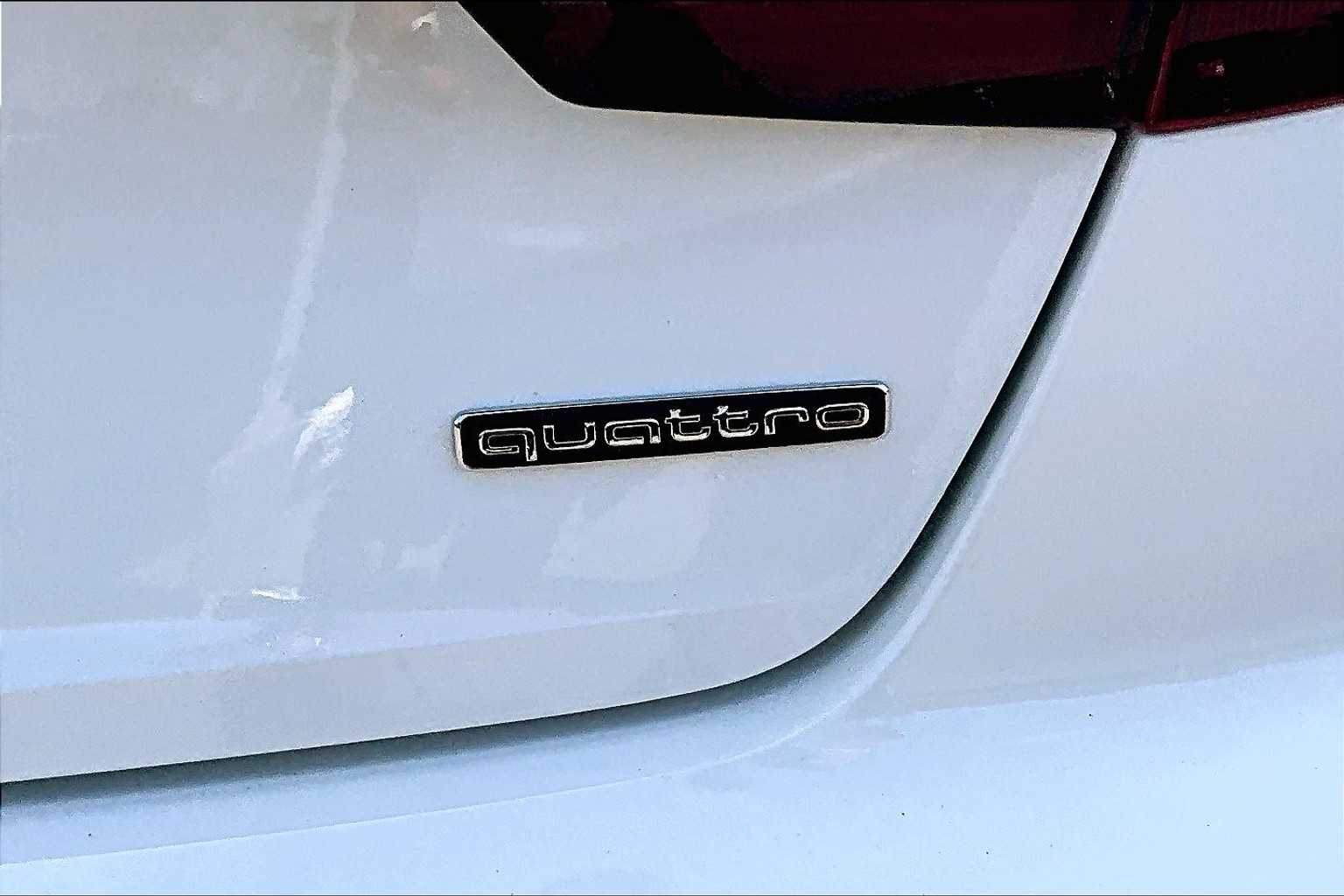 2022 Audi A4 S line Quattro Premium Plus photo 9
