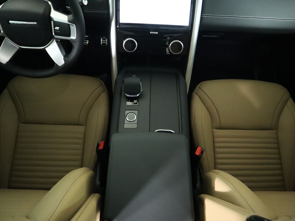 2025 Land Rover Discovery SE photo 16