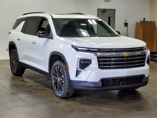 2025 Chevrolet Traverse photo 3